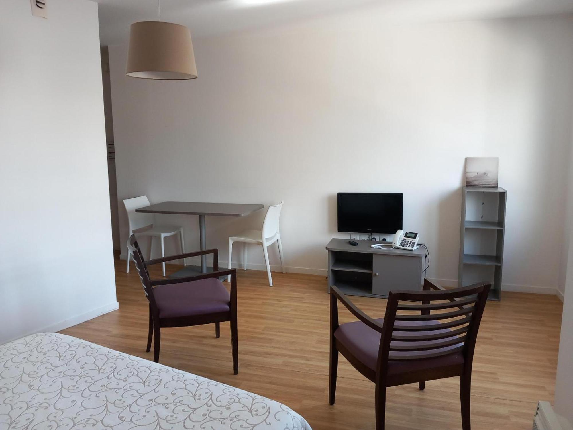 Residence Services Seniors Espace Et Vie Ле-Ман Екстер'єр фото